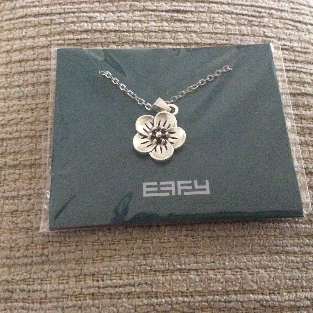 EFFY silver tone Tropical Flower pendant chainlink necklace
